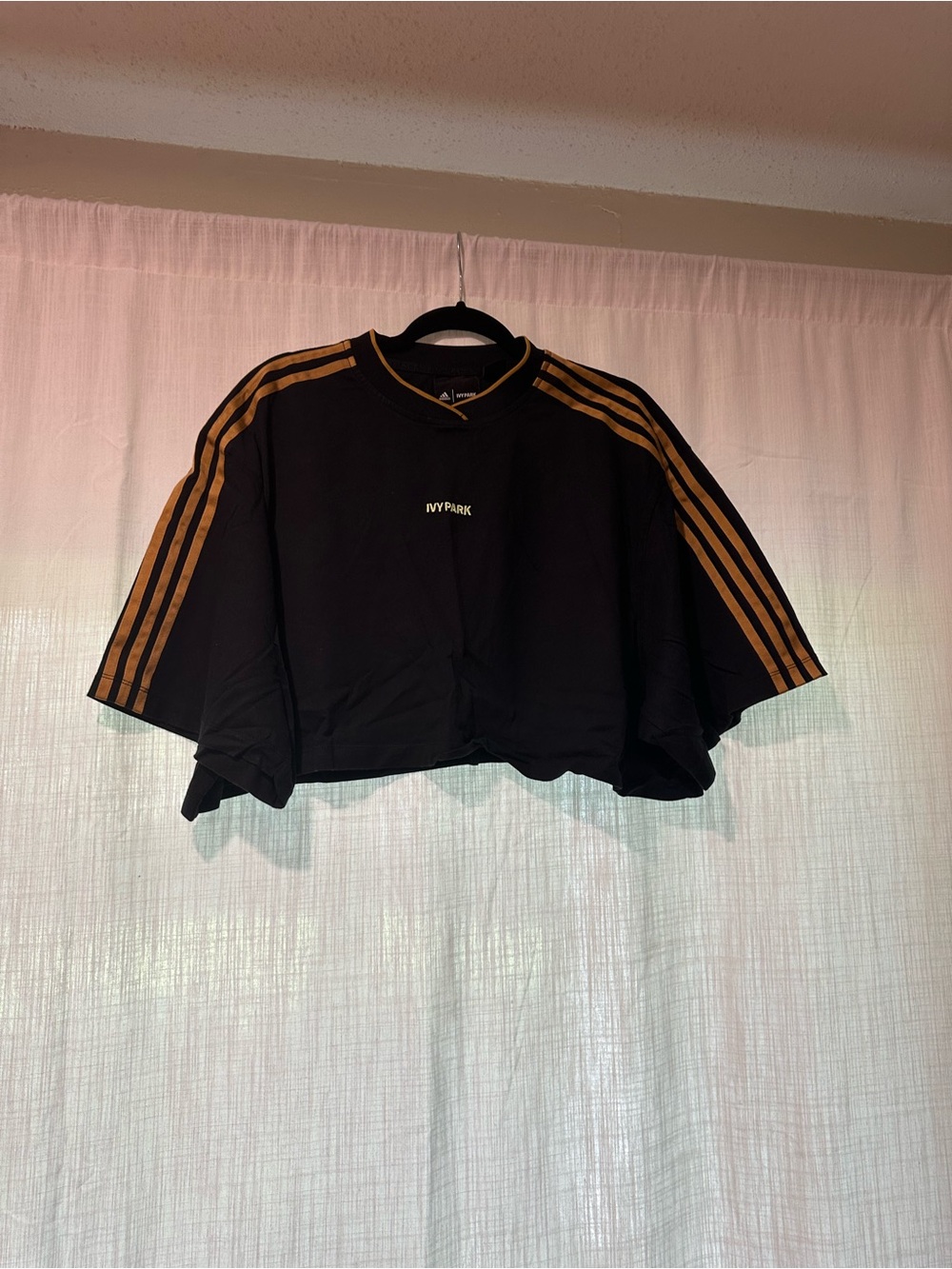IVY PARK Black Cropped Tee with Gold Shoulder Stripes